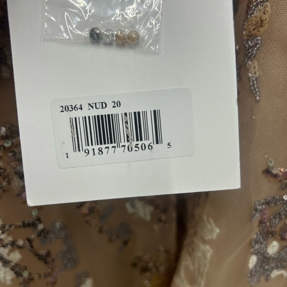 MAC DUGGAL 20364 NWT Embellished Cap Sleeve Cutout Back Gown - Picture 7 of 8